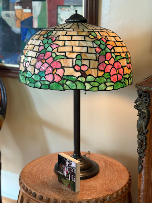 Stained glass table lamp