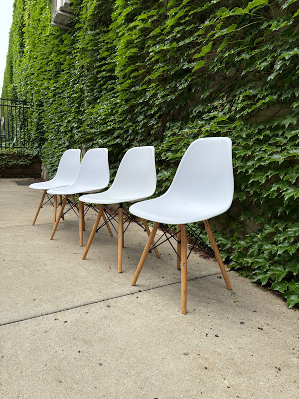 Set of 4 white molded plastic chairs