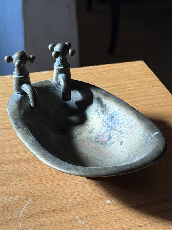 brass bathtub soap dish, Image 1.