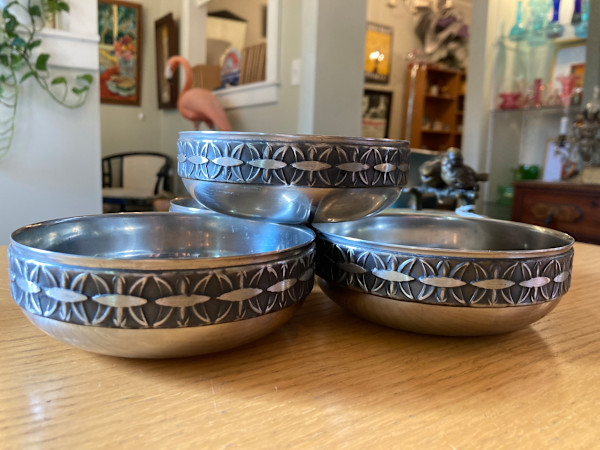 Set of 8 Swedish serving bowls