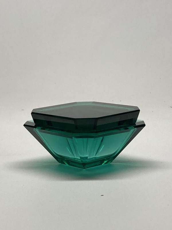 Emerald green Art Deco hand cut polished covered ring dish