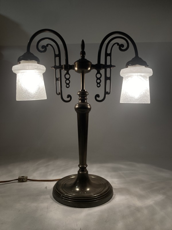 Art Deco style table lamp with 2 shades