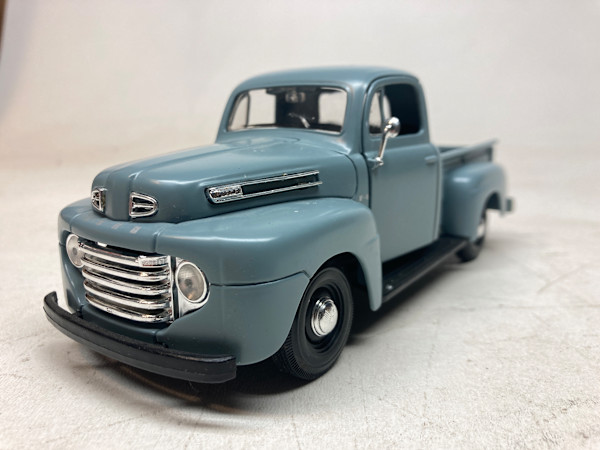 Die cast pick up truck