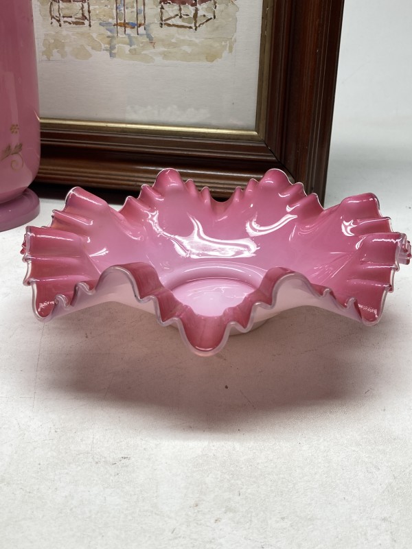 Art glass wavy bowl pink