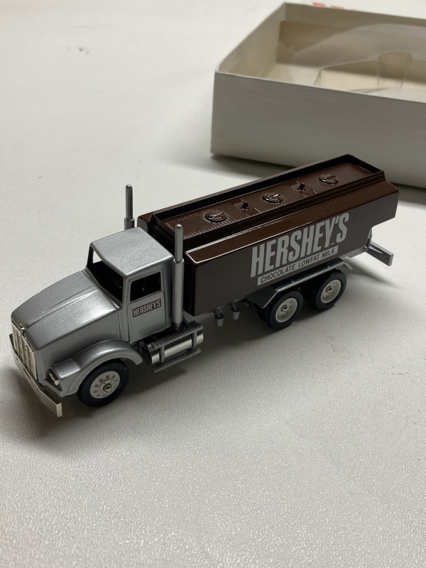 WINROSS Hershey semi truck