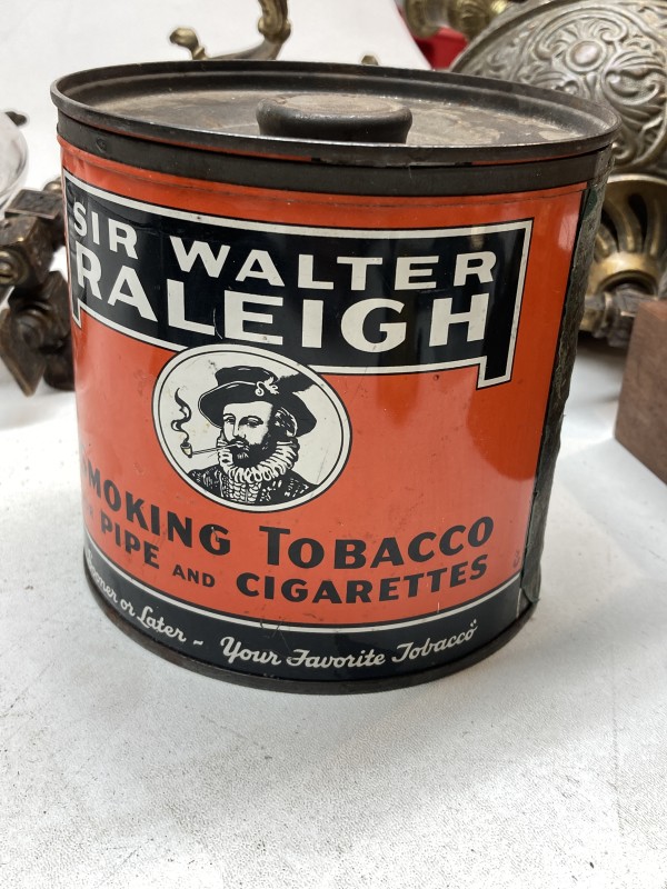 Sir Walter Raleigh tobacco tin