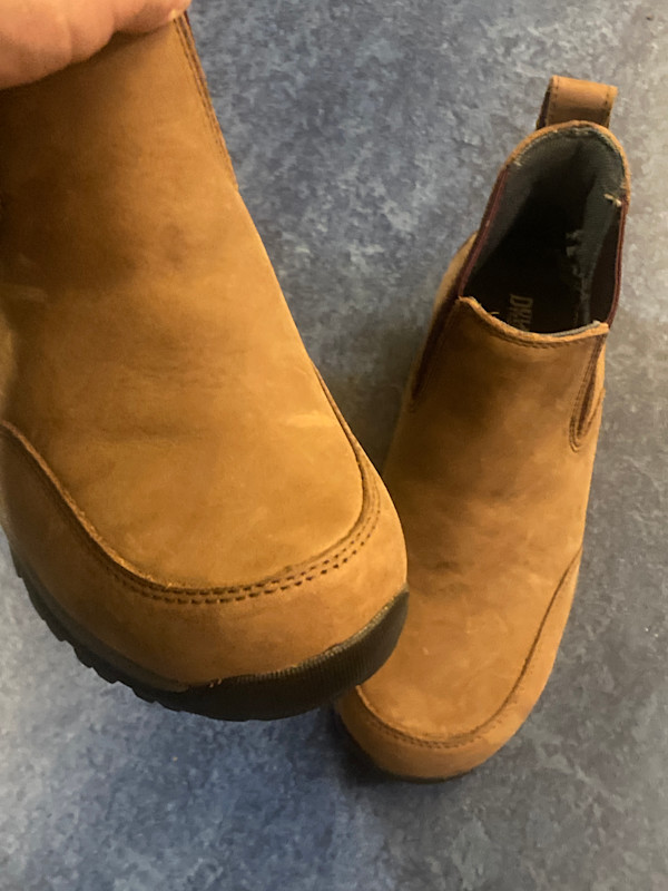 Womens Duluth trading Size 7 suede boot