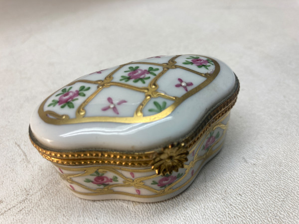 Small porcelain Limoges ring dish