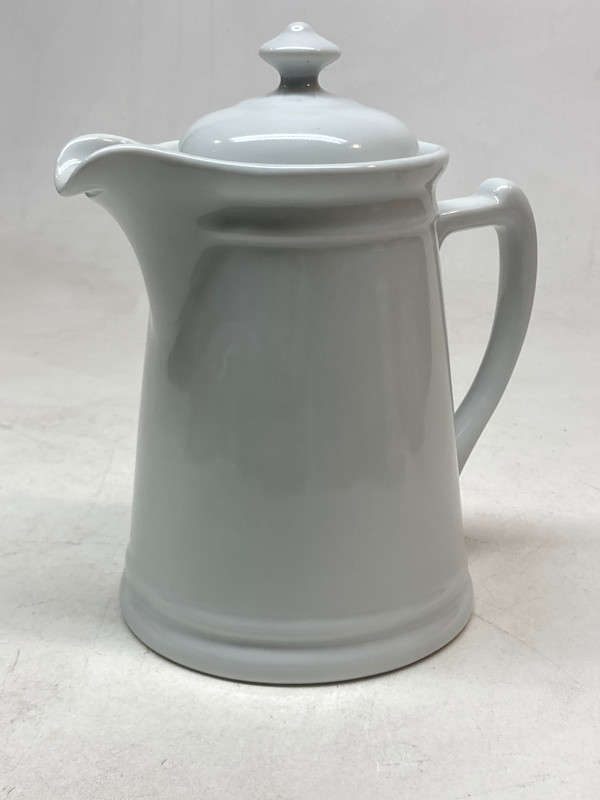 Ironstone 1 quart pitcher with lid