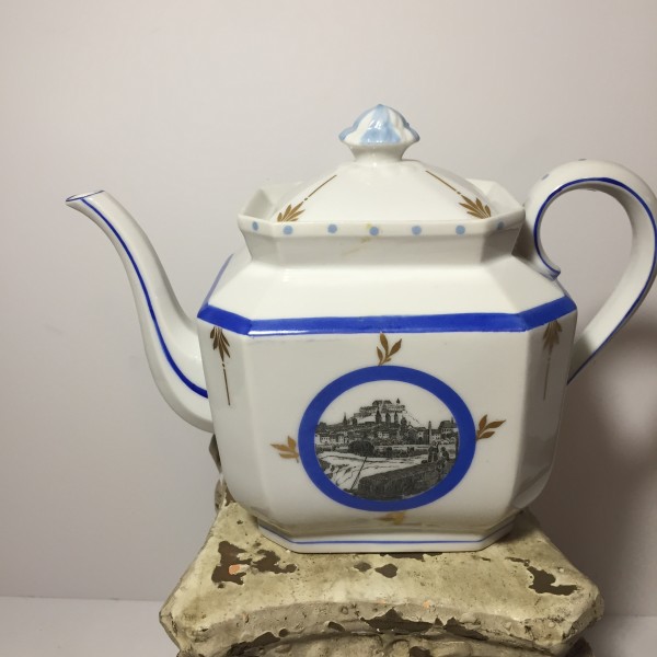 Avenir porcelain teapot