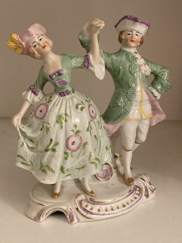 Porcelain figure group of dancing couple