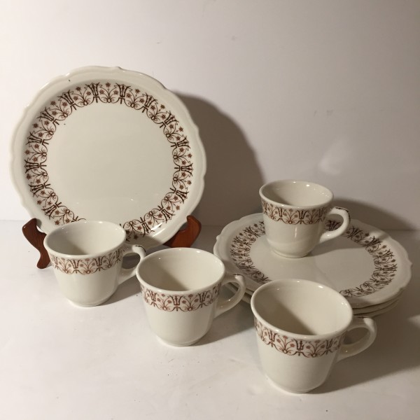 set of 4 diner plates and mugs
