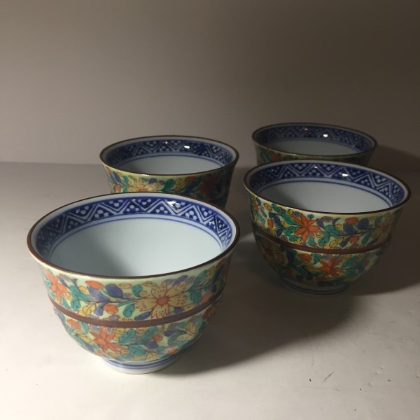 4 matching asian saki cups