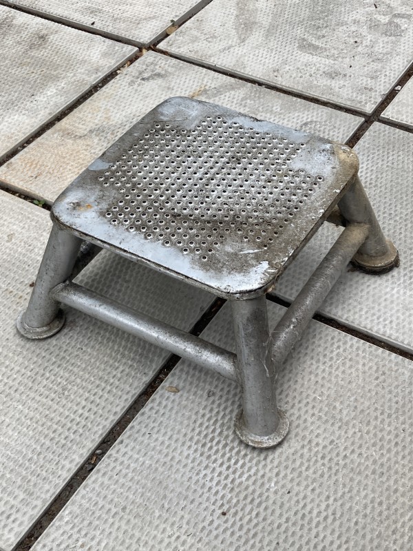 Low aluminum stool