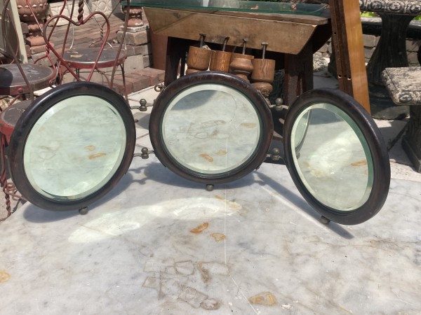 Barber mirror with 3 hinged mirrors