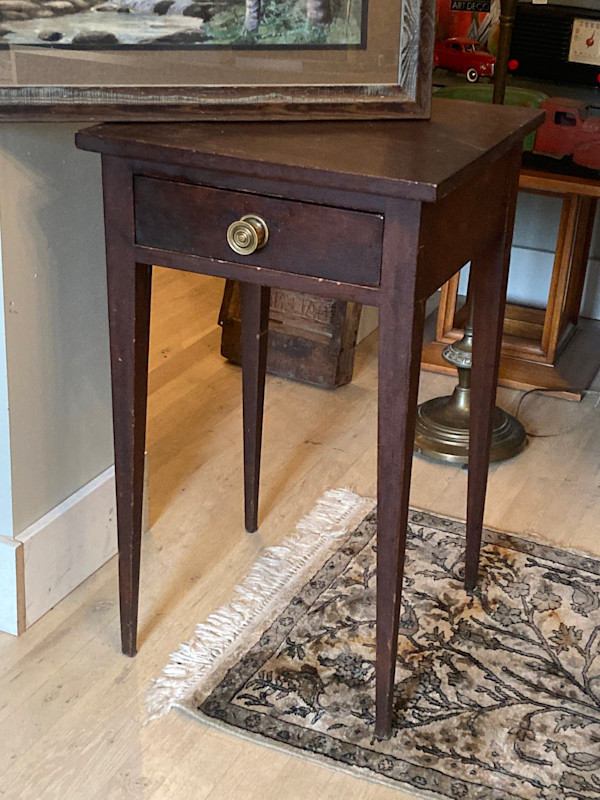 Early American Hudson Valley small table with drawer