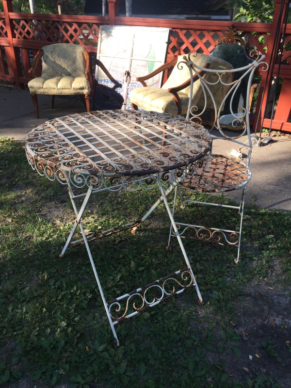 Vinage iron patio table and chair