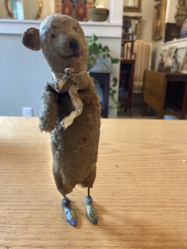 Vintage wind up teddy bear with metal feet