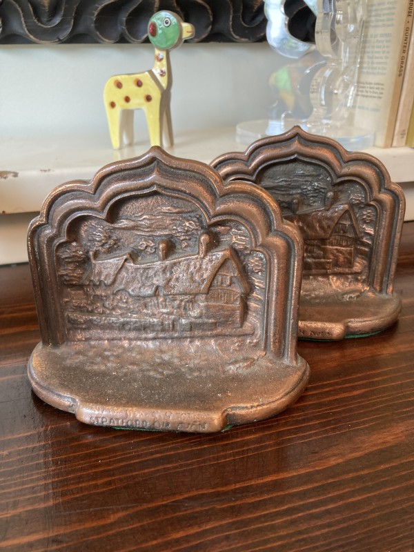 iron cottage motif  bookends