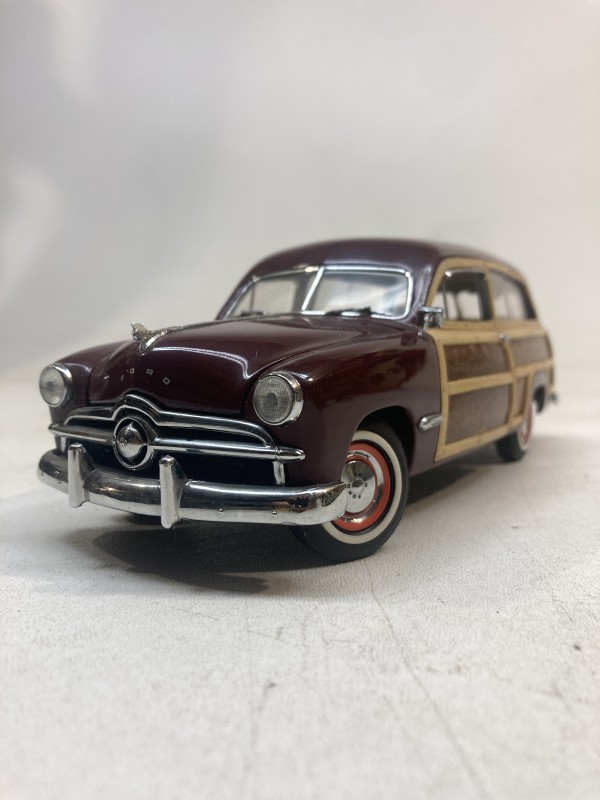 Die cast woody car