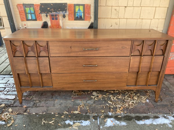 Kent Coffey 9 drawer dresser