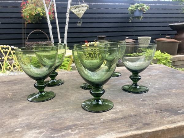 Set of 6 green goblets