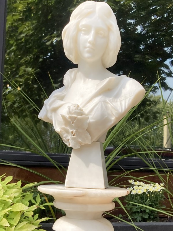 Marble pedestal / Original Marble bust