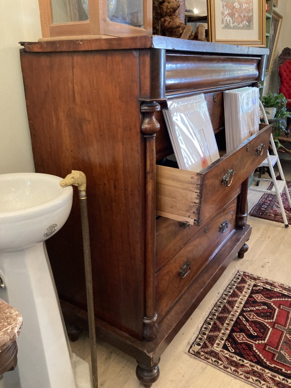 19th century English chest of drawers