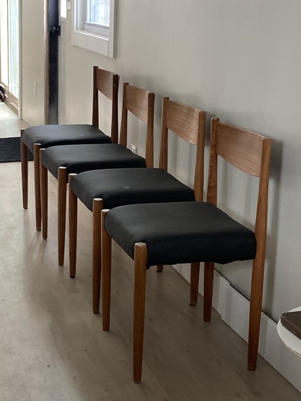 set of 4 modern chairs