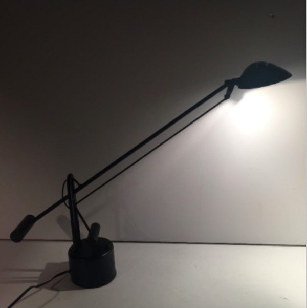 Post modern cantilever desk lamp
