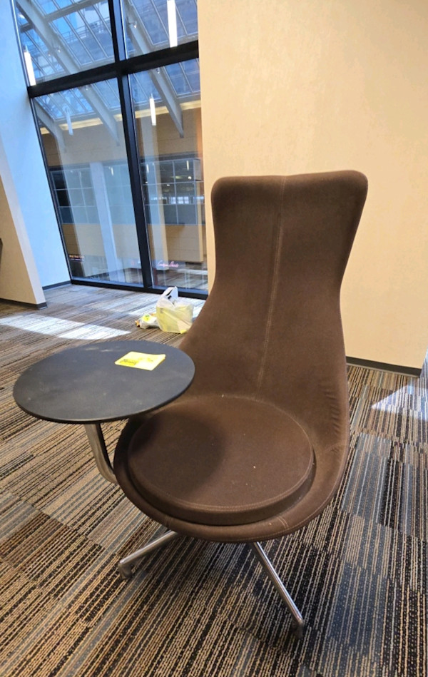 Juxta modern swivel chair