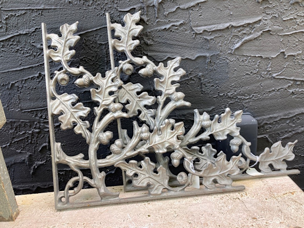 cast iron oak leaf brackets