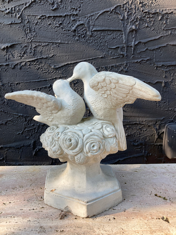 Garden cement kissing doves
