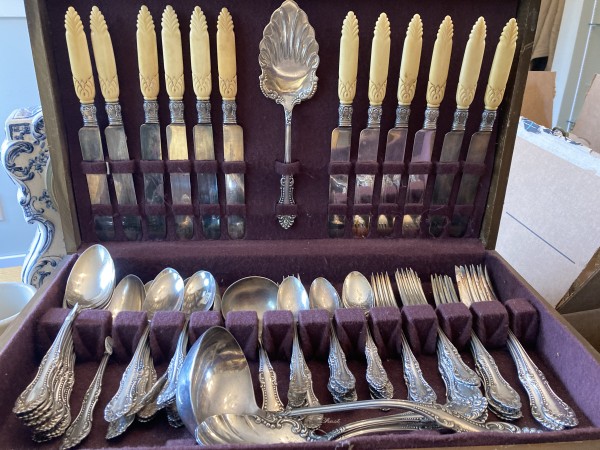 Large set of silver-plate Wm. Rogers flatware