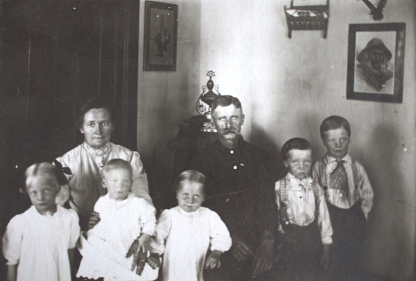Scandinavian Family by Unknown, United States, Image 1.
