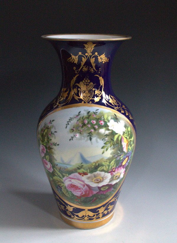Vase by Valentine Porcelain Manufactory, Image 4.