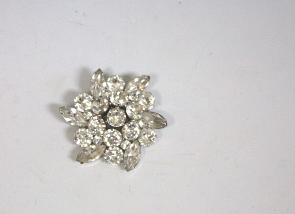 Brooch by Weiss, Image 1.