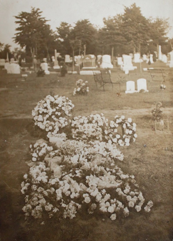 Grave by Unknown, United States