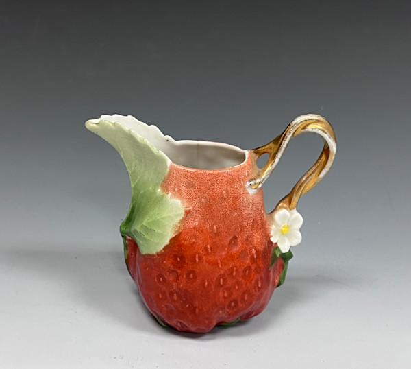Creamer by Royal Bayreuth, Image 1.