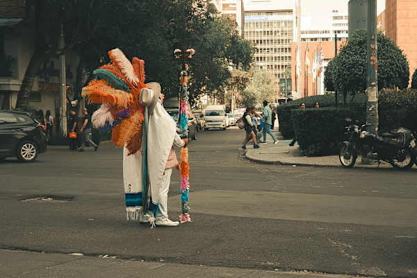 El mundo mientras no miramos by Marisol Cid González
