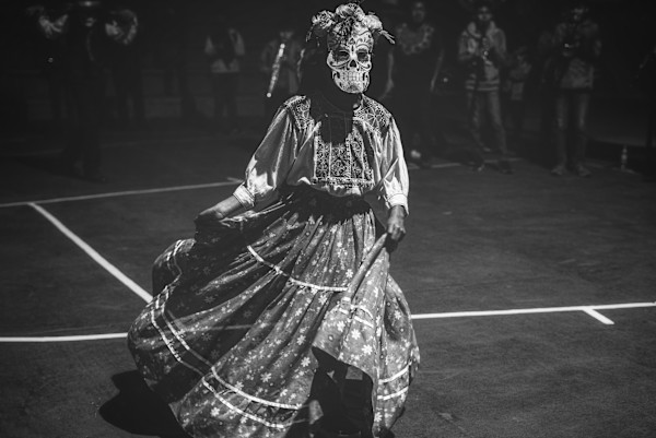 El baile de la muerte by Marisol Cid González