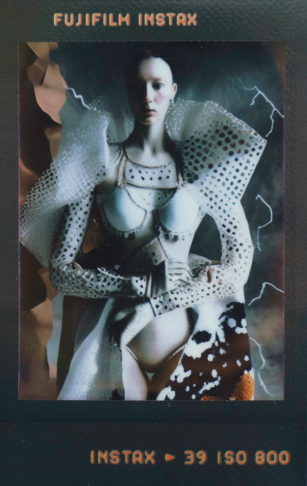 Baroque Idol / Relay System by Maria Lankina