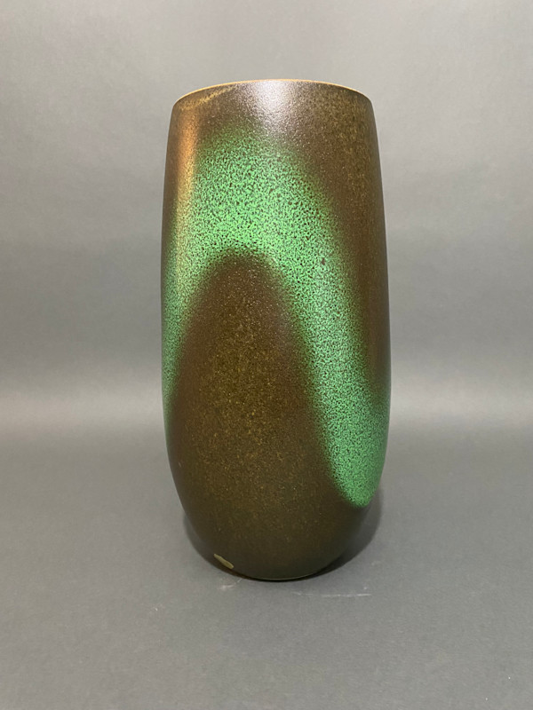 Cylindrical ceramic ikebana vase