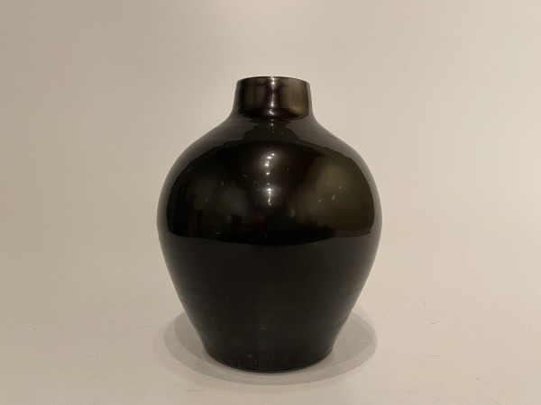 Black ikebana vase