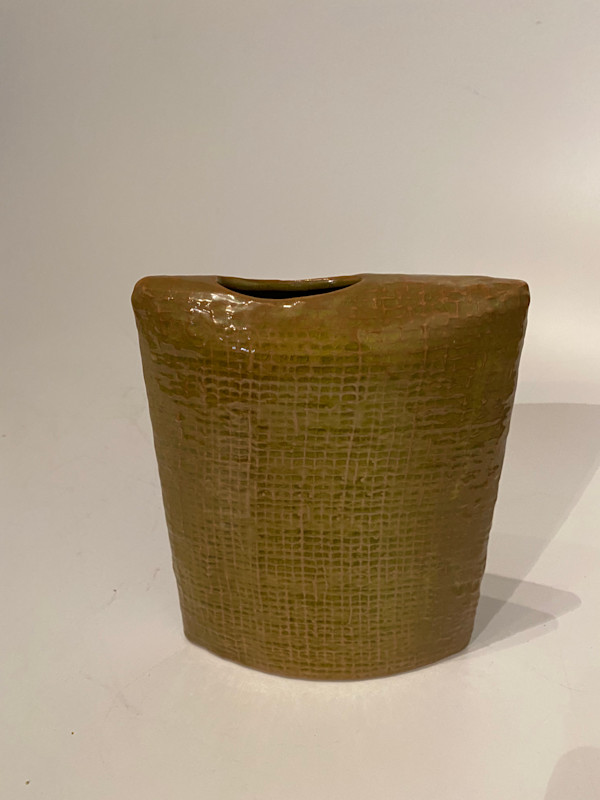 Rectangular ceramic ikebana vase