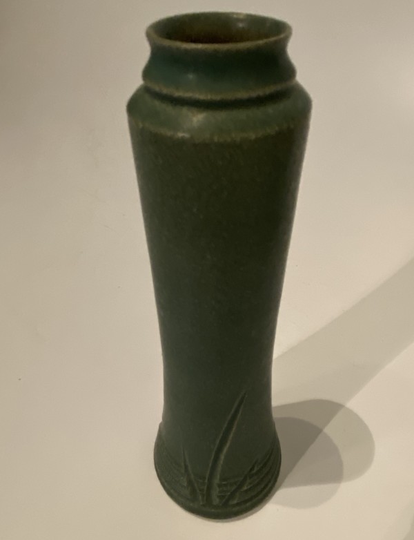 Small green ikebana vase with leaf design