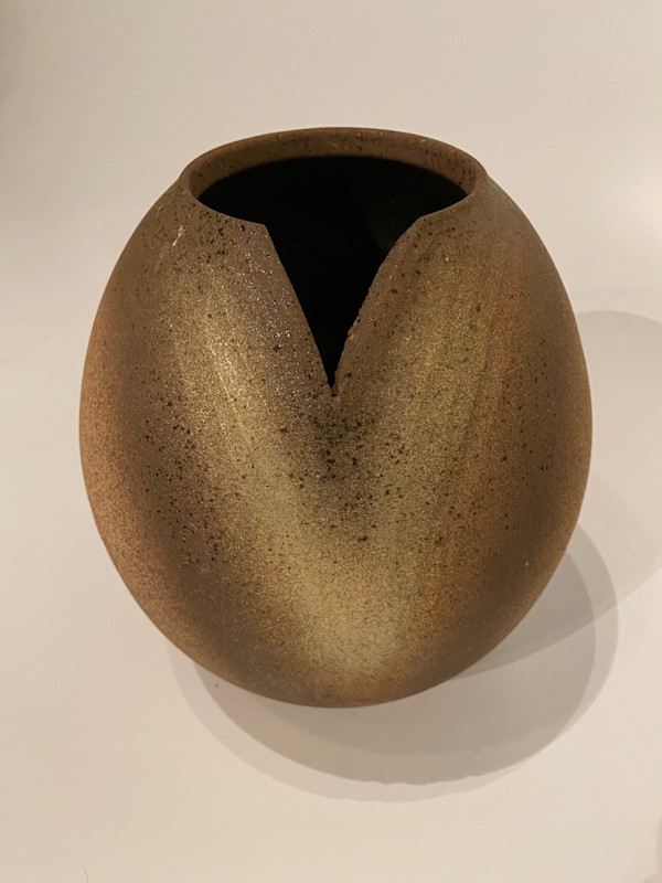 Globular ceramic ikebana vase