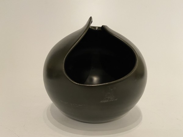 Round ikebana vase with teardrop shaped cutout