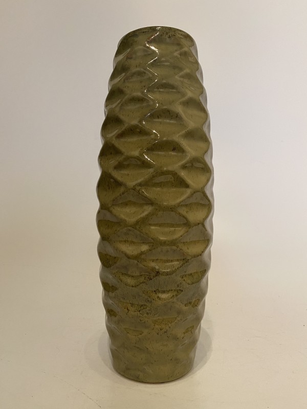 Ceramic ikebana vase with diamond pattern