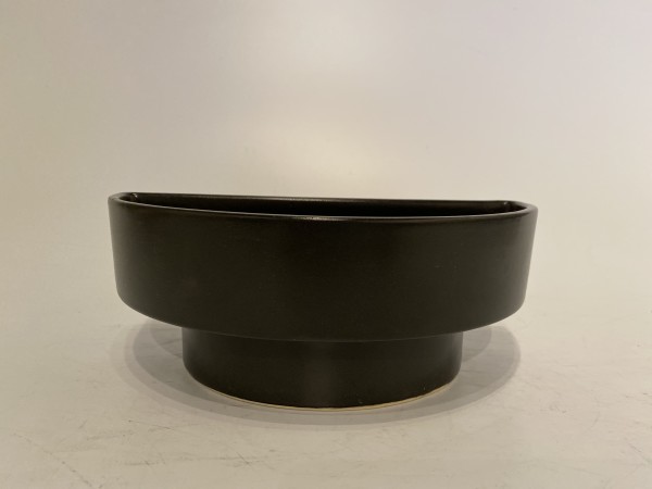 Half circle shaped ikebana vase